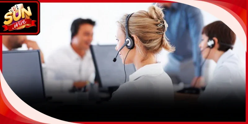 Đội ngũ hỗ trợ trực tuyến làm việc chuyên nghiệp tận tâm phục vụ người chơi